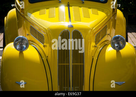 Ford Hot Rod Stangen populäre Anglia leuchtend gelbe Auto Autos pop Stockfoto