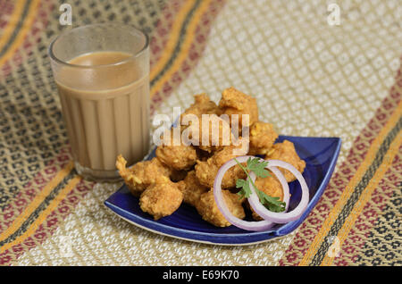 Moong Pakoda, ein indischer Snack. Pune, Maharashtra Stockfoto