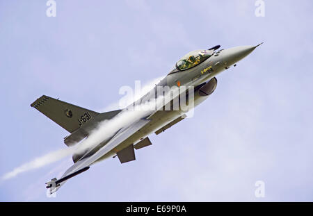 F-16 Falcon AM Kampf der Royal Netherlands Air Force während der Anzeige beim RIAT 2014 Stockfoto