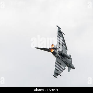 RAF Eurofighter Typhoon mit d-Day Invasion Lackierung auf dem Display während der Royal International Air Tattoo 2014 Stockfoto