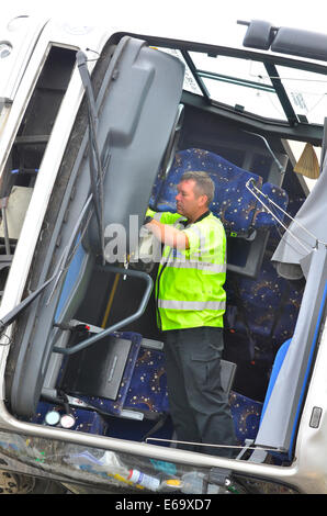 Crash-M5 Trainer Süden gebunden in der Nähe von Gloucestershire.19th August 2014 Stockfoto