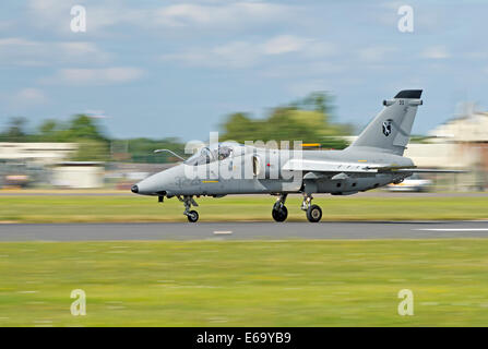 Italienische Luftwaffe AMX internationales a-11 landet auf der Royal International Air Tattoo 2014, display Stockfoto