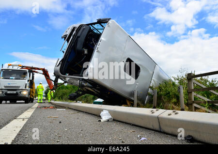 Crash-M5 Trainer Süden gebunden in der Nähe von Gloucestershire.19th August 2014 Stockfoto