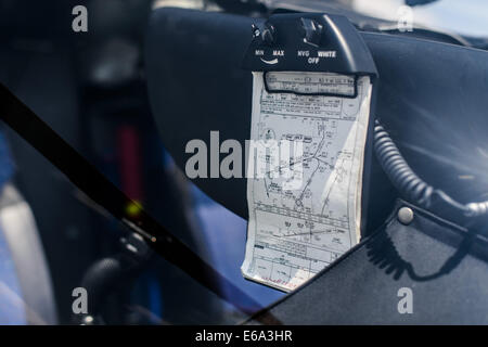 Berlin, Deutschland. 8. Juli 2014. Eine Navigationskarte der Rettungshubschrauber DRF "Christoph Berlin" Am Hubschrauberhangar des Notfalles Krankenhauses Berlin-Marzahn, am 8. Juli 2014 in Berlin, Deutschland. Foto: picture Alliance/Robert Schlesinger/Dpa/Alamy Live News Stockfoto