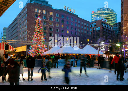 Berlin Potsdamer Platz Wohnaccesoires Marlene Dietrich Platz Weihnachtsmarkt Stockfoto