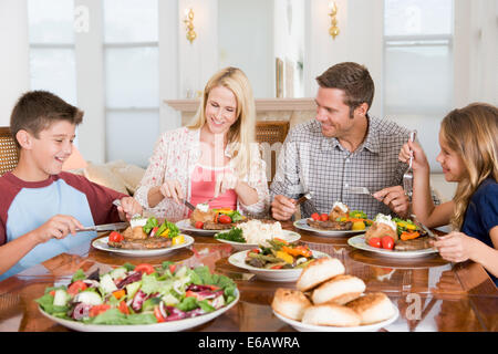 Essen, häusliches Leben, Familie, zusammen Stockfoto