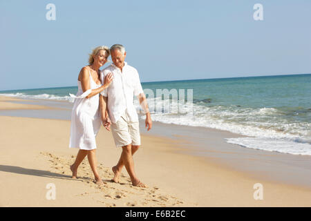 Strand zu Fuß, Paare, ältere paar Stockfoto