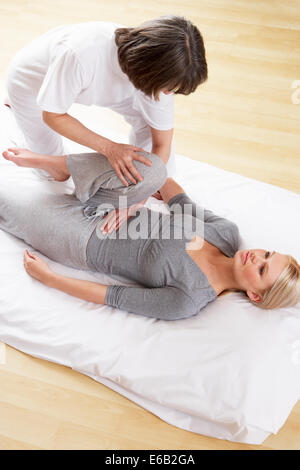 Physiotherapie, Physiotherapeut Stockfoto