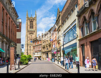 Irongate Geschäfte Derby City Centre in Richtung der Kathedrale Derby Derbyshire England UK GB EU Europa suchen Stockfoto