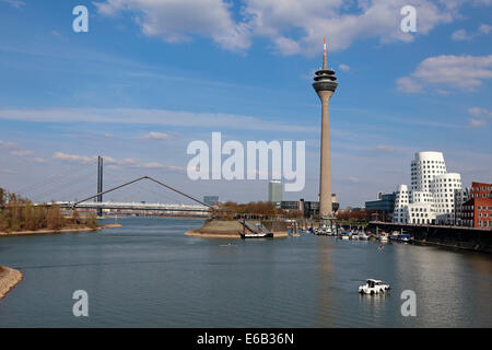 Düsseldorf Hafen Medienhafen Rheinturm Stockfoto