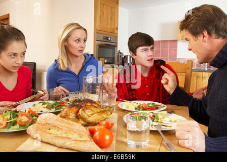 bedrohen Sie, Familie, Bildung, Kontroverse Stockfoto