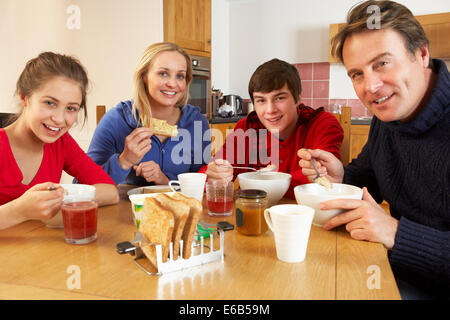 Frühstück, Familie Stockfoto