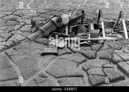 zerstörten Dorf begraben unter einem Meer von heißen Schlamm nach der Katastrophe in Lapindo Sidoarjo Ost Java Indonesien Stockfoto