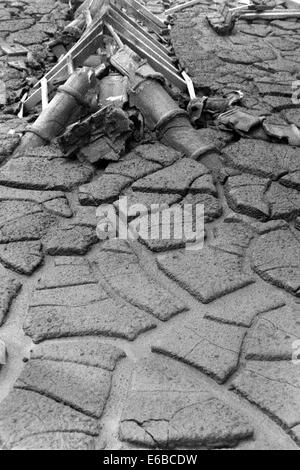 zerstörten Dorf begraben unter einem Meer von heißen Schlamm nach der Katastrophe in Lapindo Sidoarjo Ost Java Indonesien Stockfoto