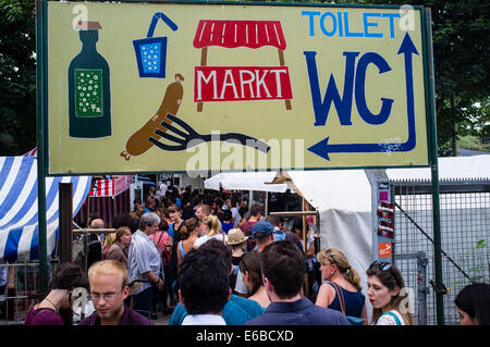 Wochenende-Flohmarkt am am Mauerpark in Prenzlauer Berg in Berlin Deutschland Stockfoto