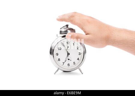 Hand erreichen Sie den Alarm aus der Wecker auszuschalten, isoliert auf weißem Hintergrund. Stockfoto