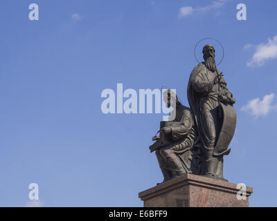 19. August 2014 - Skulptur Evangelisten Lukas und Johannes im Stadtteil Obolon, Kiew, Ukraine © Igor Golovniov/ZUMA Draht/Alamy Live News Stockfoto