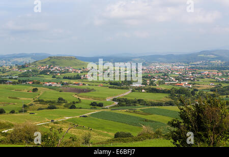Schöne ländliche Landschaft in der Nähe von Santillana del Mar, Kantabrien, Spanien. Stockfoto