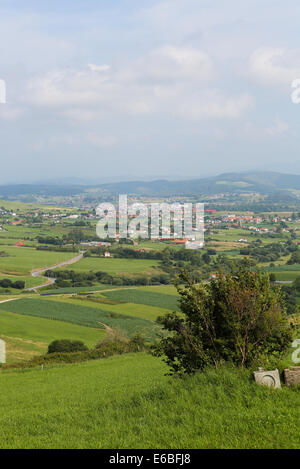 Schöne ländliche Landschaft in der Nähe von Santillana del Mar, Kantabrien, Spanien. Stockfoto