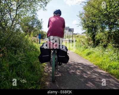 Mann mit dem Fahrrad auf dem Whitehaven in Ennerdale Strecke von Küste zu Küste-Radweg Stockfoto