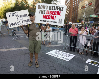 Rally zur Unterstützung Israels und verfolgte religiöse Minderheiten unter dem Islam am Union Square in New York City, 17. August 2014. Stockfoto