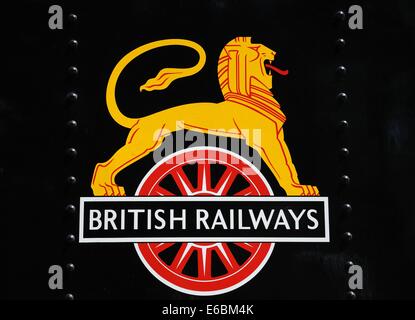 Späten britischen Schiene Wappen auf der Seite ein Dampfzug, Severn Valley Railway, Arley, Worcestershire, England, UK, Europa. Stockfoto