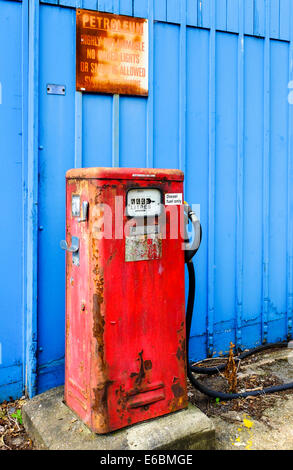 Unbenutzte Diesel Kraftstoffpumpe, Magnus Strasse, Newark On Trent, Nottinghamshire, 30. Juli 2014. Stockfoto