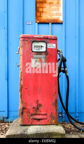 Unbenutzte Diesel Kraftstoffpumpe, Magnus Strasse, Newark On Trent, Nottinghamshire, 30. Juli 2014. Stockfoto