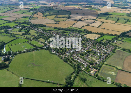 Eine Luftaufnahme der Oxfordshire Dorf Cropredy und die umliegende Landschaft. Stockfoto