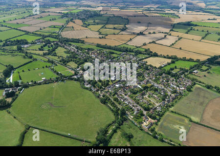 Eine Luftaufnahme der Oxfordshire Dorf Cropredy und die umliegende Landschaft. Stockfoto