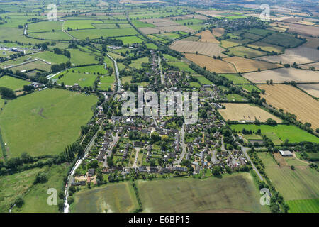 Eine Luftaufnahme der Oxfordshire Dorf Cropredy und die umliegende Landschaft. Stockfoto