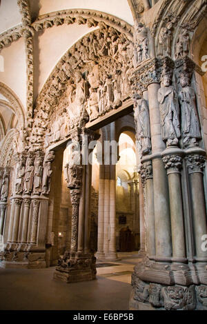 Details aus der Pórtico De La Gloria, ein Meisterwerk der romanischen Kunst, Santiago Kathedrale, UNESCO-Weltkulturerbe, Stockfoto