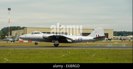 English Electric Canberra PR9 landet auf der Royal International Air Tattoo 2014 Stockfoto