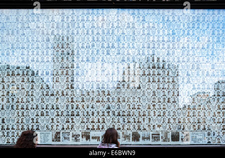 Bologna-Denkmal an die WWII antifaschistischen Partisanen Märtyrer an der Wand des Sala Borsa in Piazza del Nettuno Stockfoto