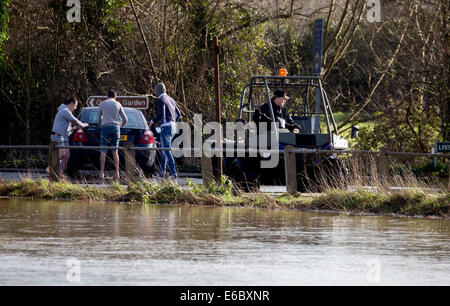 Bewohner von The Little Venice Caravan Park sind erneut von schweren Überschwemmungen betroffen, nach dem Fluss Medway die Banken am Samstag platzte (01 Feb 14) Featuring: Atmosphäre wo: Yalding, Vereinigtes Königreich: 2. Februar 2014 Stockfoto