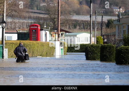 Bewohner von The Little Venice Caravan Park sind erneut von schweren Überschwemmungen betroffen, nach dem Fluss Medway die Banken am Samstag platzte (01 Feb 14) Featuring: Atmosphäre wo: Yalding, Vereinigtes Königreich: 2. Februar 2014 Stockfoto