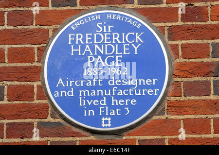 London, England, Vereinigtes Königreich. Blaue Gedenktafel: Sir Frederick Handley Page (1885-1962) Luftfahrtpionier Stockfoto