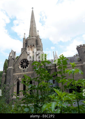 Heruntergekommenen verlassenen Kirche Abney Park Kapelle Friedhof in Stoke Newington, London N16 UK KATHY DEWITT Stockfoto