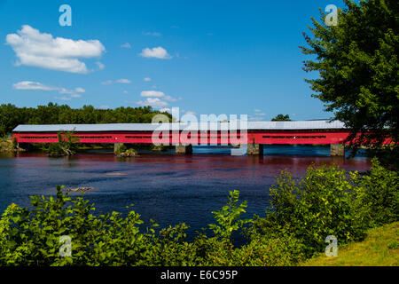 Gedeckte Brücke über den Fluss Coulonge in Mansfield Et Pontefract Quebec Kanada Stockfoto