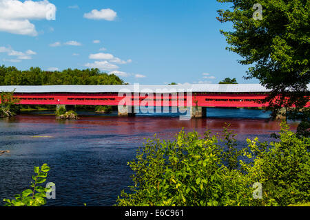 Gedeckte Brücke über den Fluss Coulonge in Mansfield Et Pontefract Quebec Kanada Stockfoto