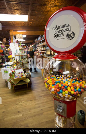 Amana, Iowa - The Amana General Store in den ehemals kommunalen Amana Colonies, im Jahre 1855 von deutschen Einwanderern gegründet. Stockfoto