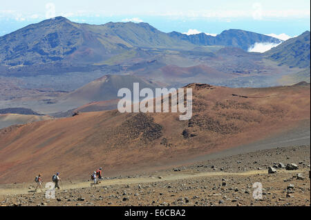 Hawaii - Wanderer in der Haleakala Krater, Haleakala National Park-Insel Maui. Stockfoto