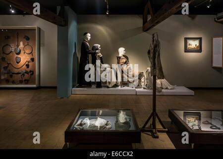 Handschellen und quasi / straightjackets zum Zurückhalten von psychiatrischer Patienten im Museum Dr. Guislain, Gent, Belgien Stockfoto