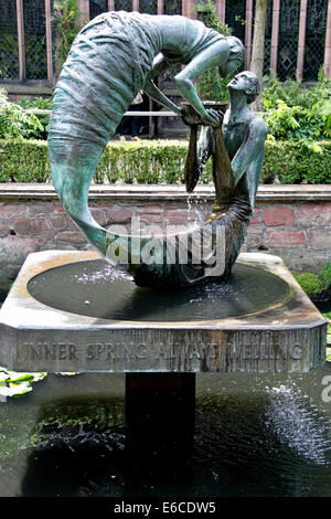 Das Wasser des Lebens in Chester Cathedrial Bildhauers Stephen Broadbent Stockfoto