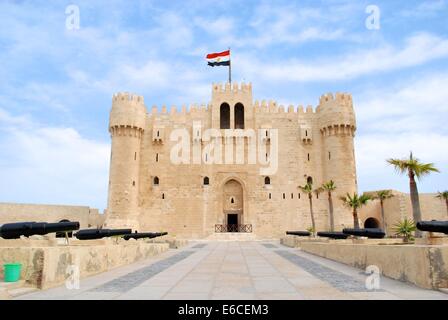 Ein windiger Tag auf der Zitadelle von Qaitbay (Alexandria Zitadelle) in Alexandria, Ägypten Stockfoto