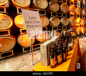 USA, Washington, Seattle, Woodinville. Jährliche Gala-Dinner finden Sie viele hochwertige Weine für Stille Auktion. Stockfoto