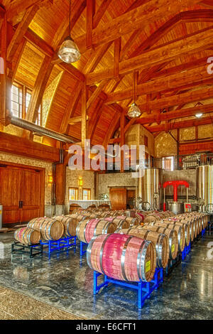 USA, Washington, Walla Walla. Garnison Creek Keller Weinprobe Zimmer und Produktionsbetrieb Stockfoto