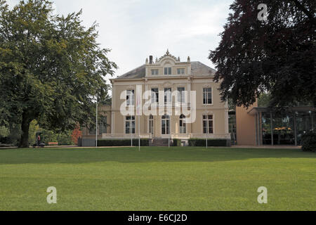 Die Hartenstein (Vorderansicht), das Airborne Museum in Oosterbeek, in der Nähe von Arnheim, Gelderland, Niederlande. Stockfoto