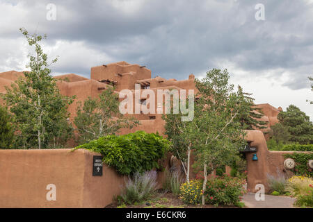 Die alte Schule der Loretto Academy, die 1853 erbaut und 1971 verkauft wurde, ist heute das Inn & Spa in Loretto, ein luxuriöses Spa und Hotel in Santa Fe, New Mexico. Stockfoto