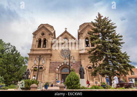 Die St. Francis Cathedral ist die katholische Kathedrale der Erzdiözese Santa Fe in New Mexico. Stockfoto